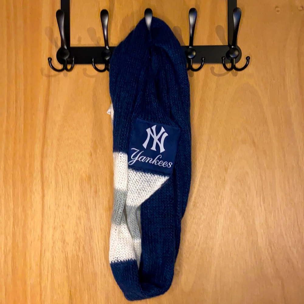 New York Yankees infinity scarf